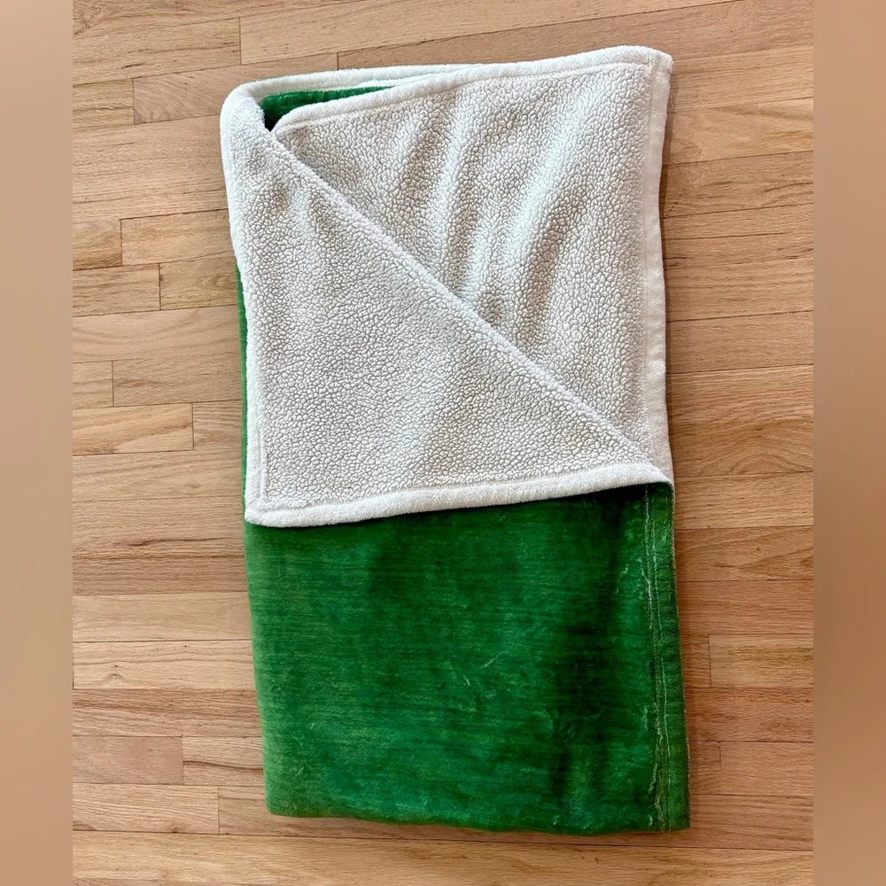 Society6 Sherpa Throw Blanket Green Reversible Cozy Couch Throw ~ 77.5 x 63.5